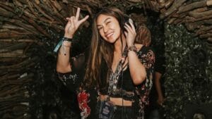 Retrato de Lucy Guo, la joven empresaria que ha superado a Taylor Swift como la milmillonaria hecha a sí misma más joven del mundo.