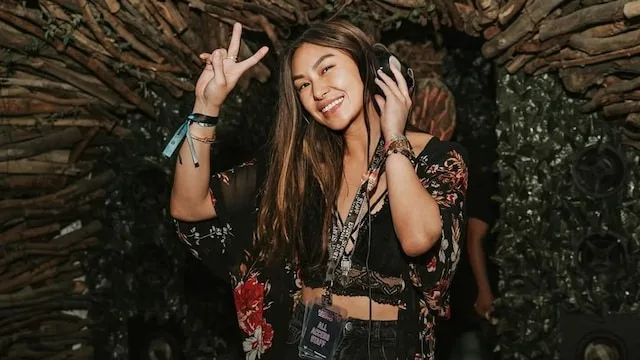 Retrato de Lucy Guo, la joven empresaria que ha superado a Taylor Swift como la milmillonaria hecha a sí misma más joven del mundo.